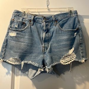 Levi 501 Jean shorts. 28